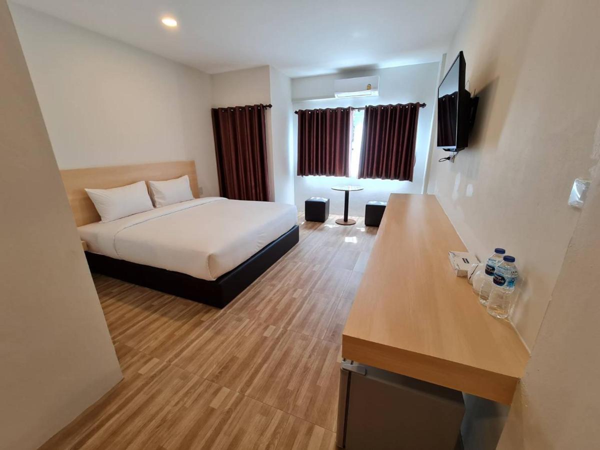 The Charlotte Smart Hotel Lopburi Kültér fotó