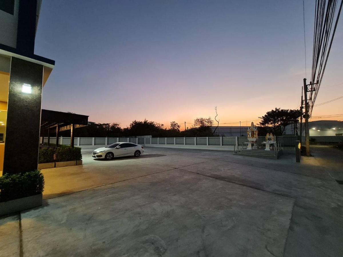 The Charlotte Smart Hotel Lopburi Kültér fotó