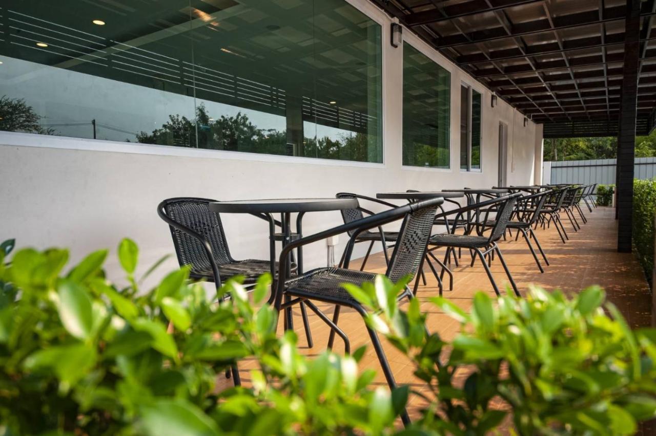 The Charlotte Smart Hotel Lopburi Kültér fotó