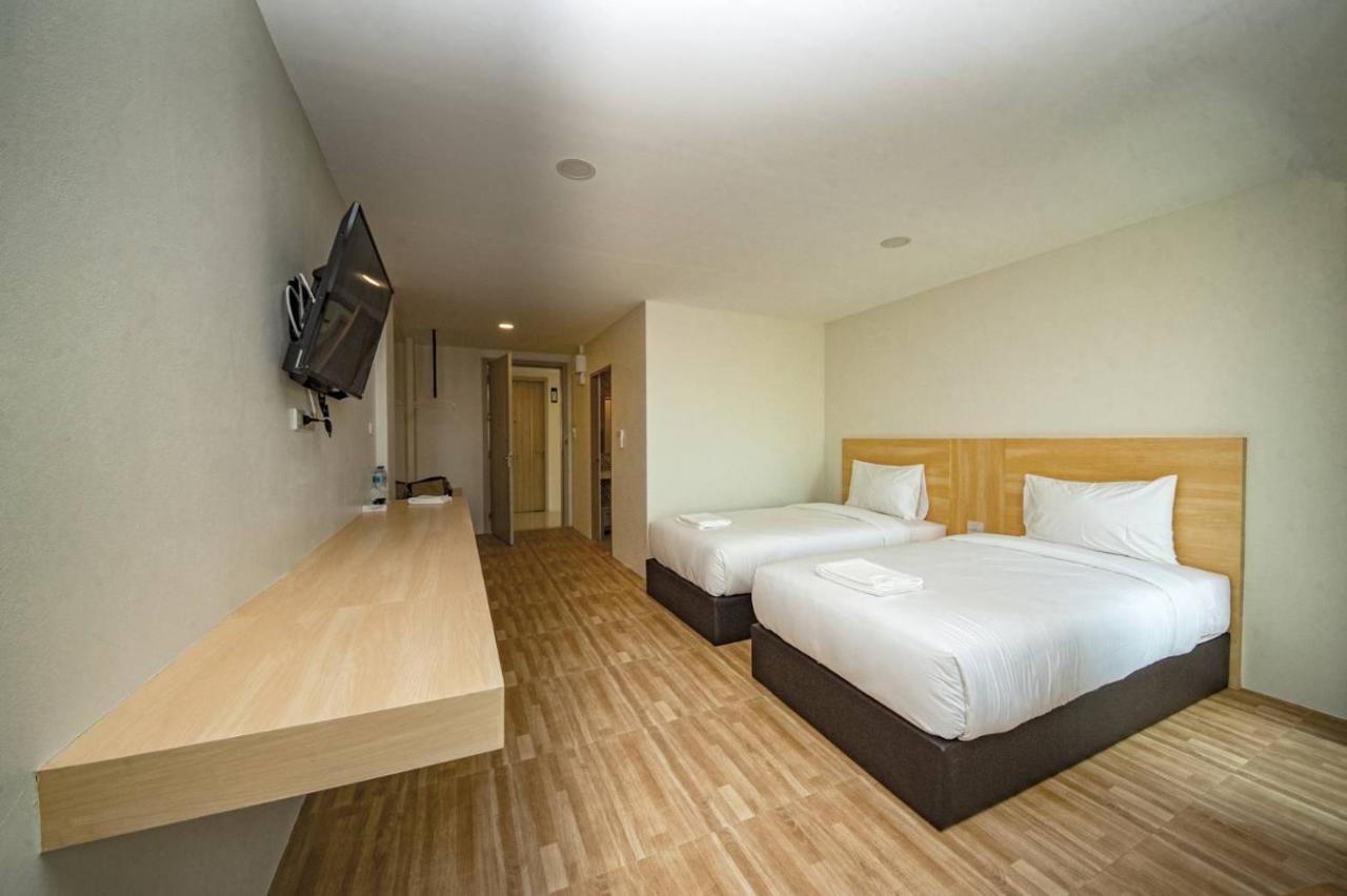 The Charlotte Smart Hotel Lopburi Kültér fotó
