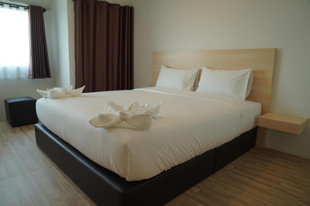 The Charlotte Smart Hotel Lopburi Kültér fotó
