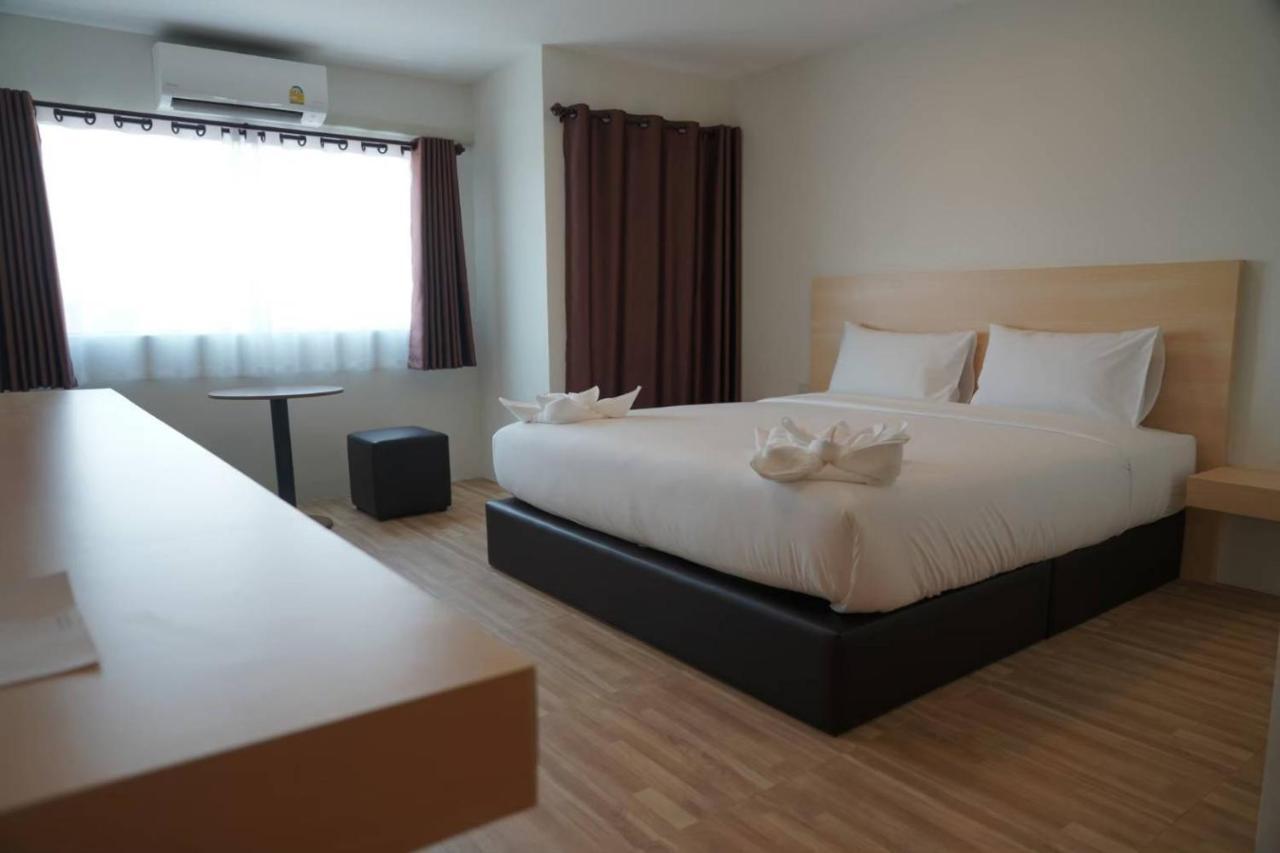 The Charlotte Smart Hotel Lopburi Kültér fotó